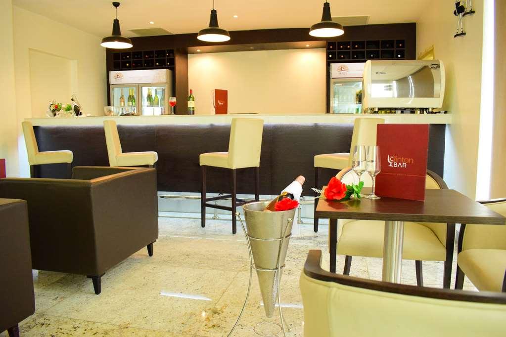 Monty Suites & Golf Uyo Restaurang bild