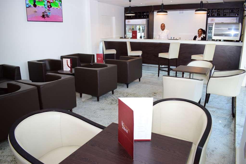 Monty Suites & Golf Uyo Restaurang bild